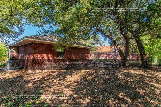 Building Photo - 3 Bedroom 2 Bath Available SOON