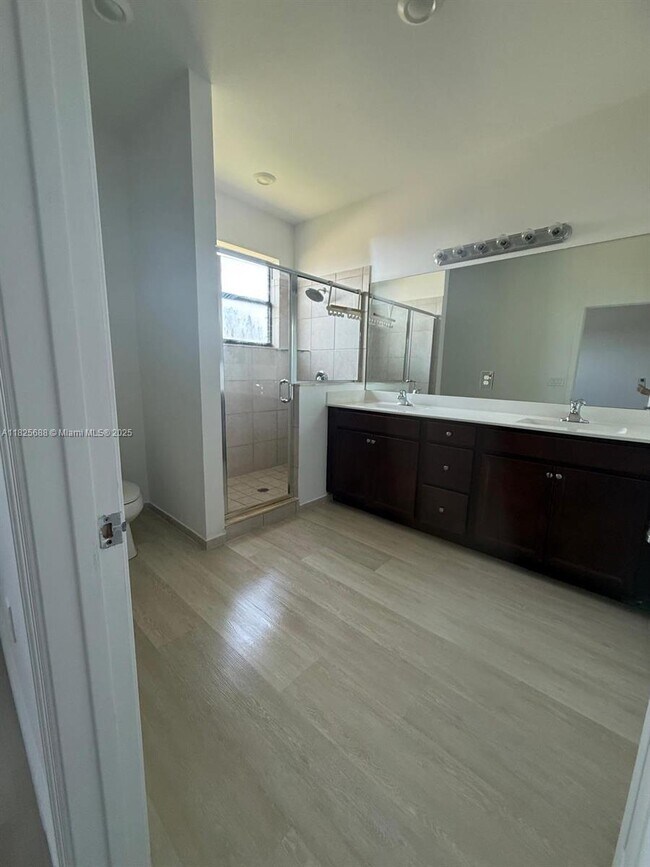 Foto del edificio - 3761 SE 1st St