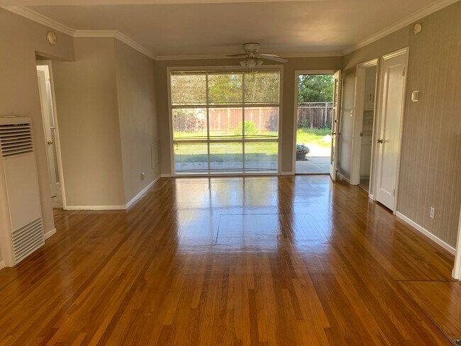 Foto del edificio - 14850 Elton Drive