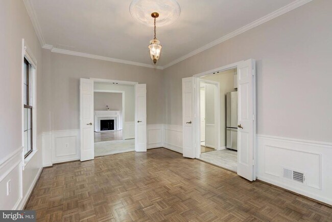 Foto del edificio - 3921 Watson Pl NW