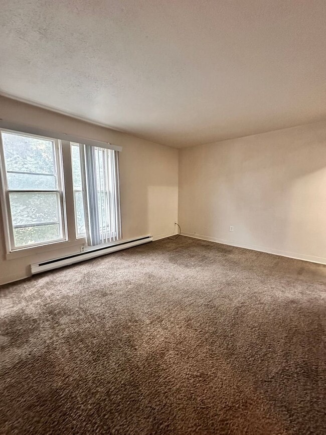 Building Photo - 607 N Elm St