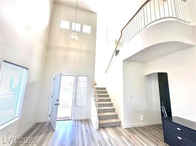 Foto del edificio - 5213 Longridge Ave