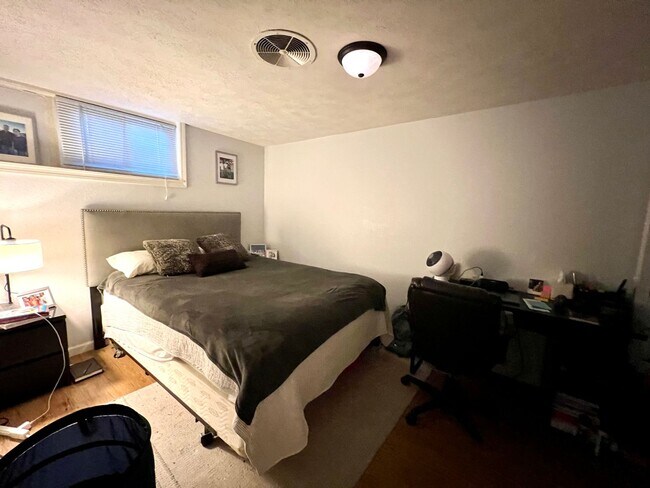 Foto del edificio - 1821 Anderson Ave