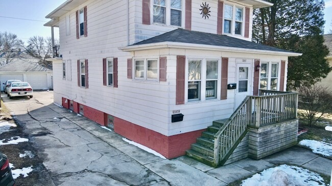 Separate Dual-Entry Front Door Porch - 2507 N 23rd St