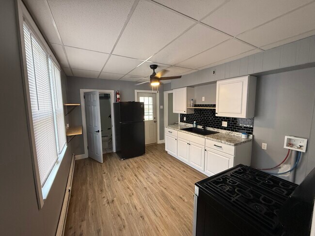 Kitchen - 97 Elk St