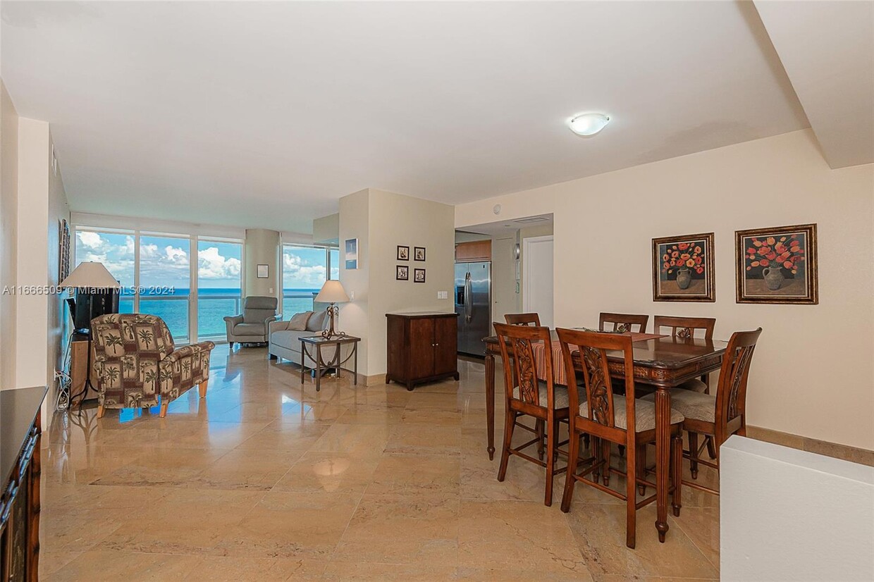 Foto principal - 6365 Collins Ave