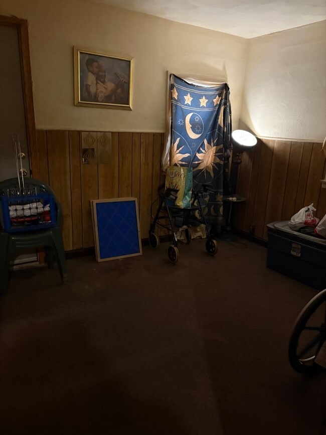 Building Photo - SPACIOUS 4 BEDROOM HOME READY TO WELCOME YOU