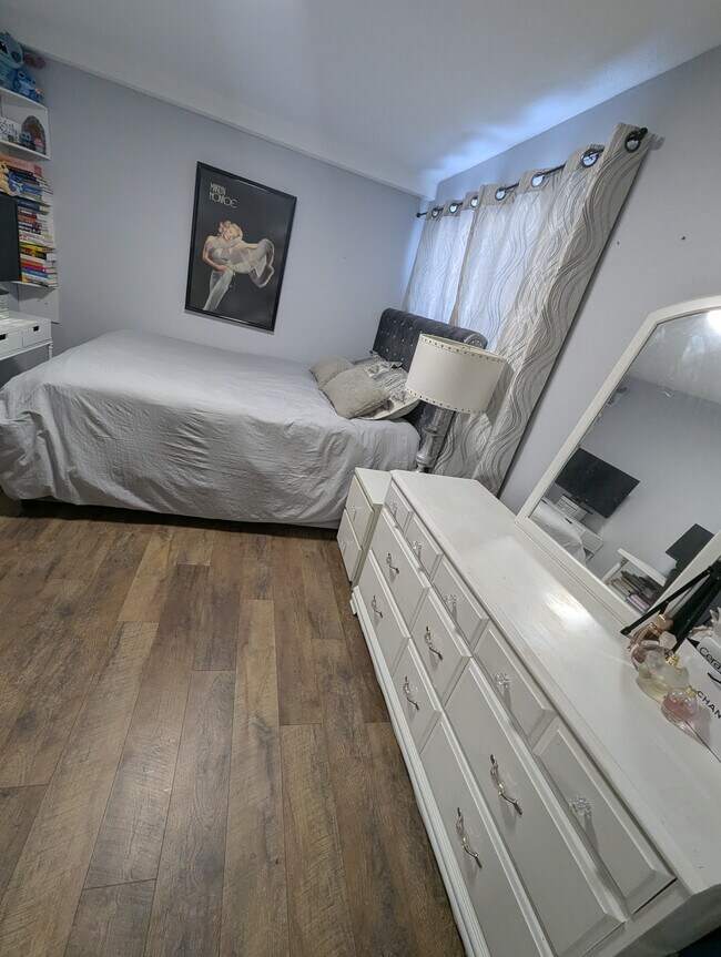 chambre principale spacieuse - 47 Sumac St