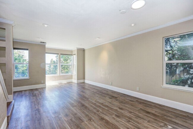 Foto del edificio - 2 Bed / 1 Bath townhome in sunny Potrero H...