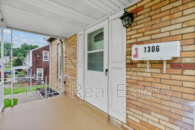 Building Photo - 1306 Walnut Street