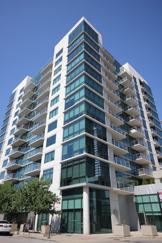 Foto principal - 123 S Green St