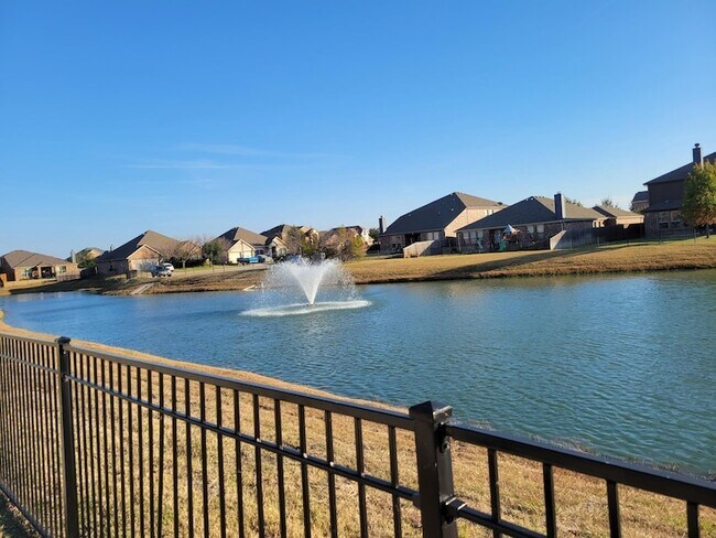 Building Photo - 1001 English Ivy Dr