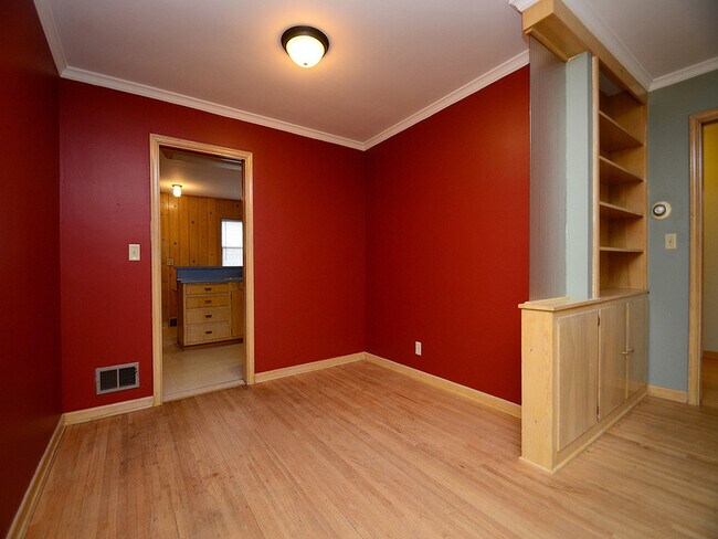 Building Photo - 5154 Pierce St