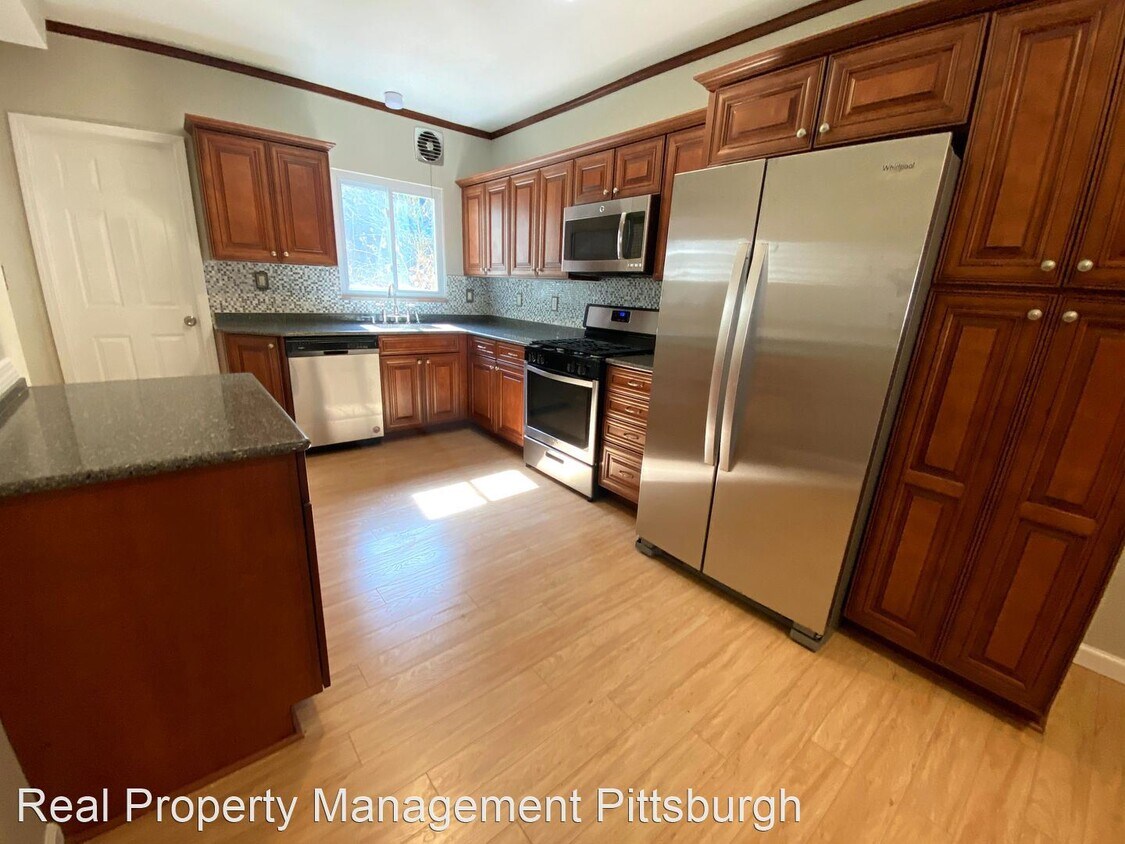 Primary Photo - 4 br, 2.5 bath House - 16 Mary St