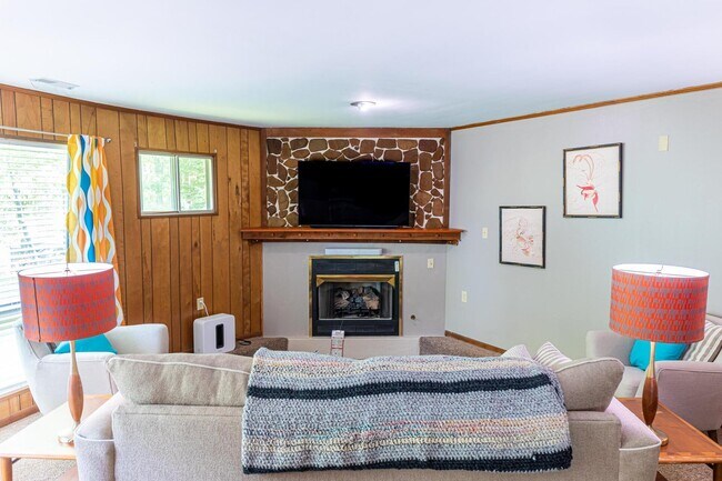 Building Photo - 516 McIntosh Dr