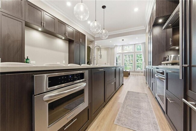 Foto del edificio - 2910 Hermance Dr NE