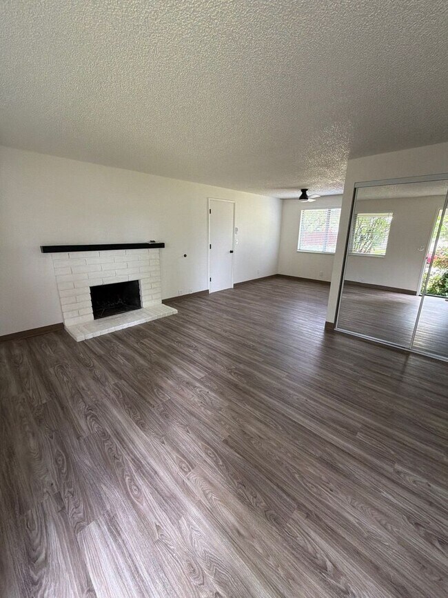 Foto del edificio - 1040 Lamplite Ln