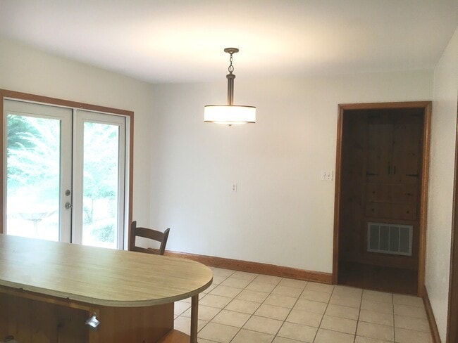 Foto del edificio - Charming 3 Br with bonus room, 1950 cottag...