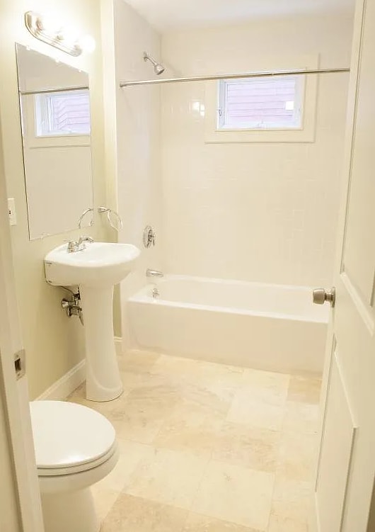 Building Photo - 4043 Washington St