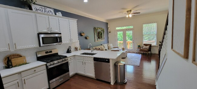 Building Photo - 2012 Cobblestone Cir NE