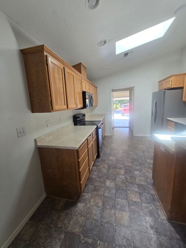 Building Photo - 3 bed 2 bath  Home for Rent in Grants Pass