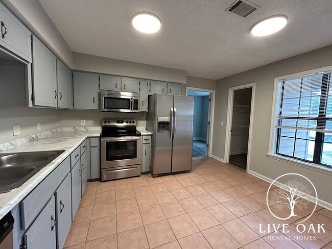 Foto del edificio - 904 Willowbrook Dr