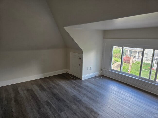 Building Photo - 11 N Linwood Ave