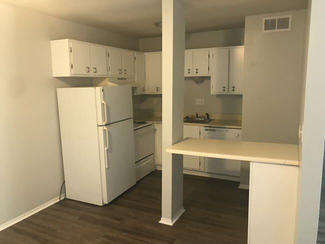 Building Photo - #19 Seminole Path Apartments