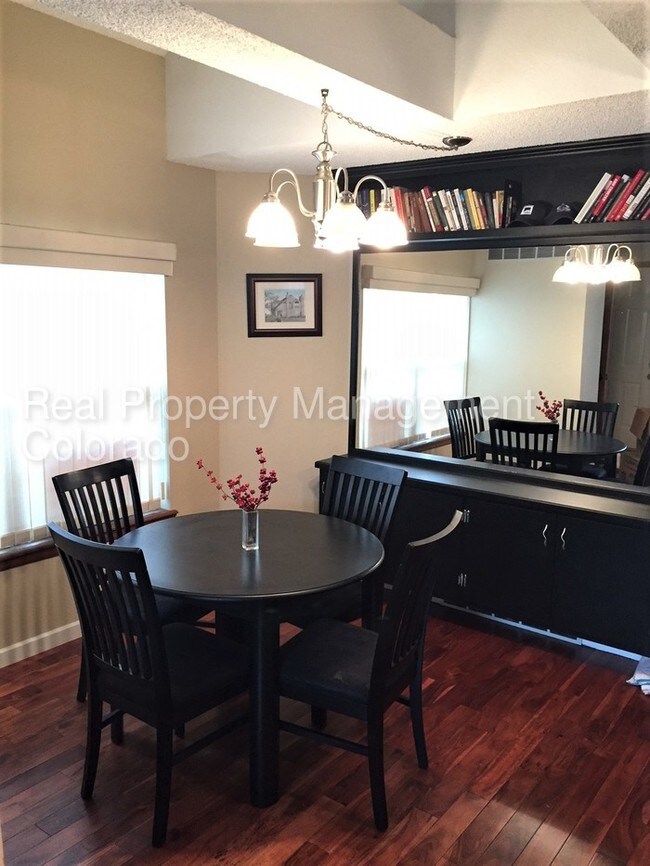 Building Photo - Beautiful Townhome in Sunpointe
