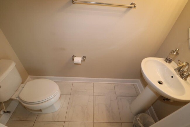 Building Photo - 4344 Ellipse Dr