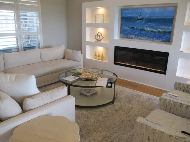 Building Photo - 13505 Golden Wave Loop