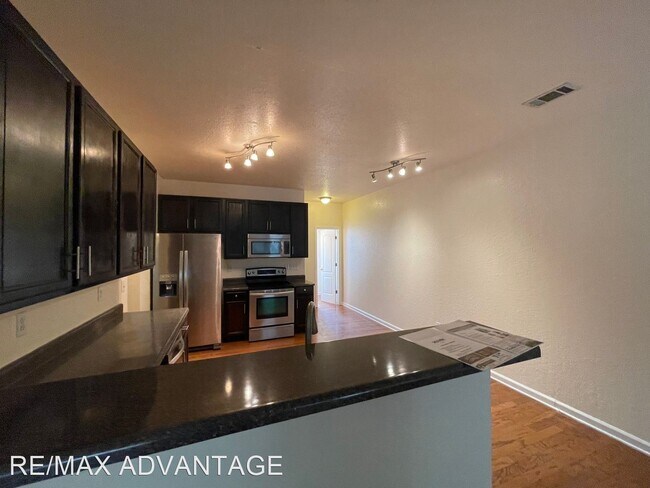 Foto del edificio - 5080 Windsor Forrest Ln