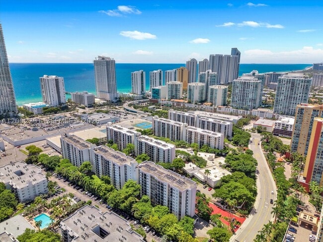 Foto del edificio - 17021 N Bay Rd