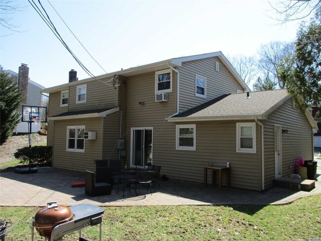 Foto del edificio - 8 Blueberry Ln