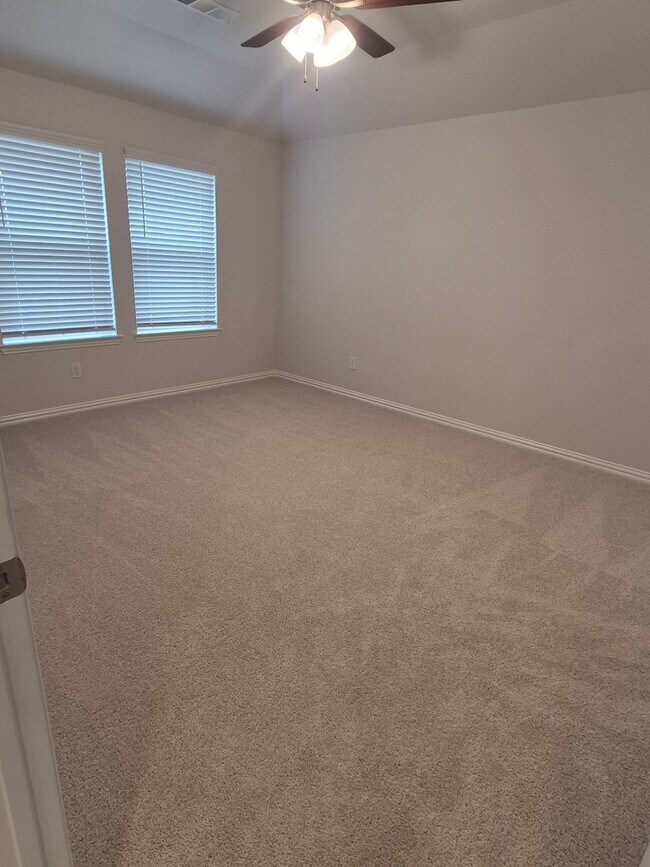 Foto del edificio - 3041 Hollybrook Ln