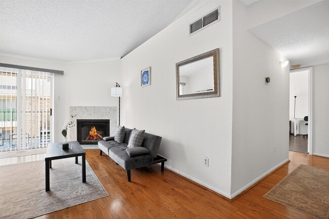Foto del edificio - 3770 Lovers Wood Ln