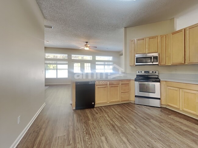 Foto del edificio - 23856 Flora Parke Blvd