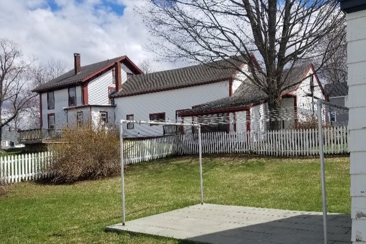 Huge Back Yard - 38 Mt Auburn St