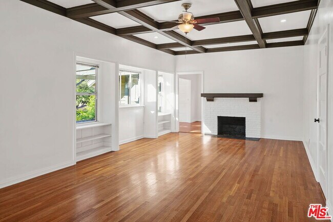Foto del edificio - 5199 Ellenwood Dr