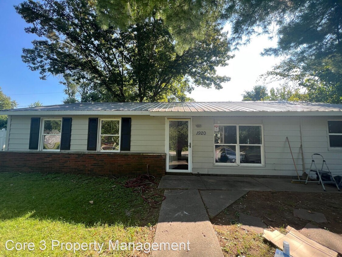 Primary Photo - 4 br, 1 bath House - 1920 Witchazel Drive