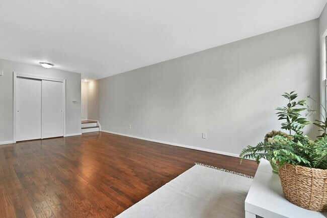 Foto del edificio - 72 Front St