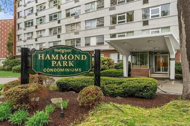 Foto del edificio - 10 Hammond Pond Pkwy