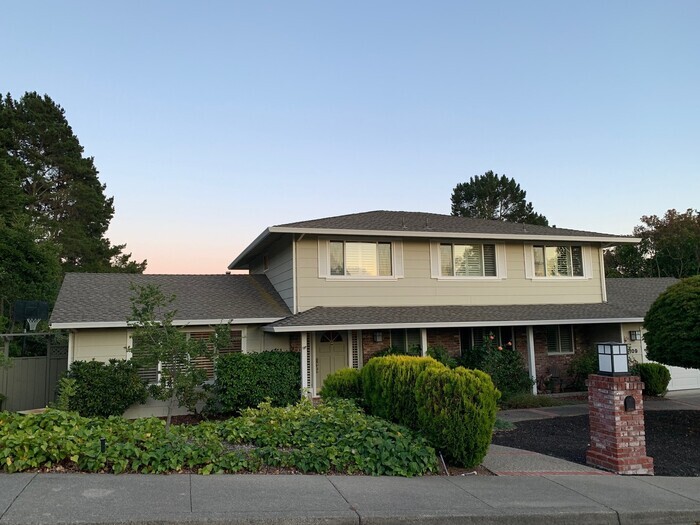 Primary Photo - 109 Sandringham Dr S