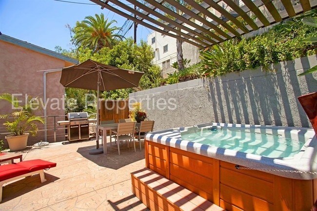 Building Photo - 3524 Wilshire Terrace