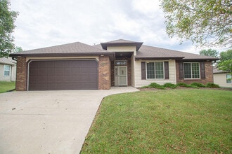 Building Photo - 7002 Madison Creek Dr