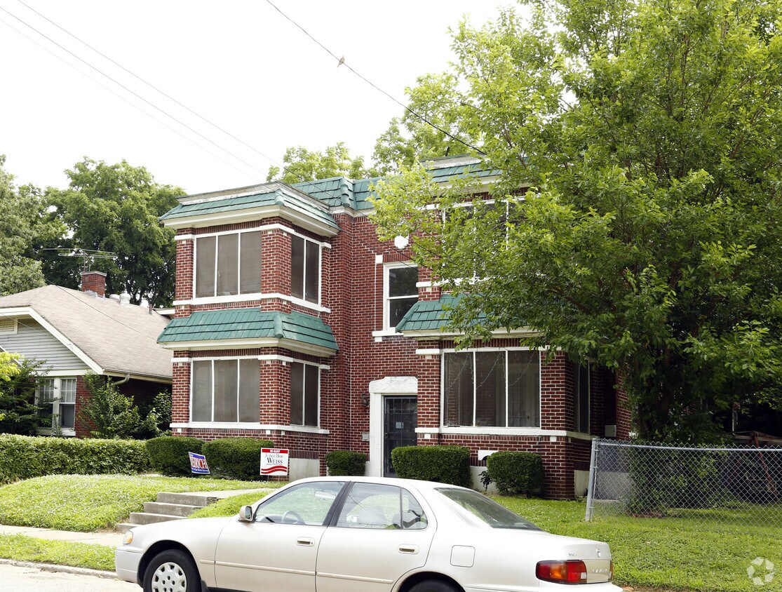 Building Photo - 84 N Evergreen St