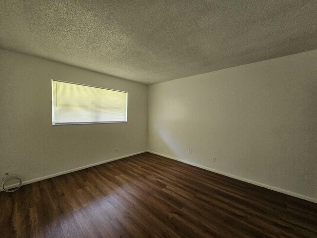 Building Photo - 8001 Fairview Dr