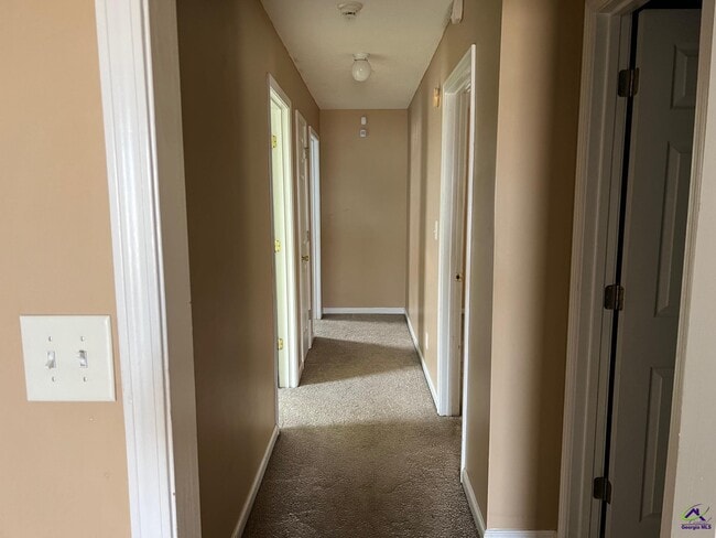 Building Photo - 105 Sark Dr