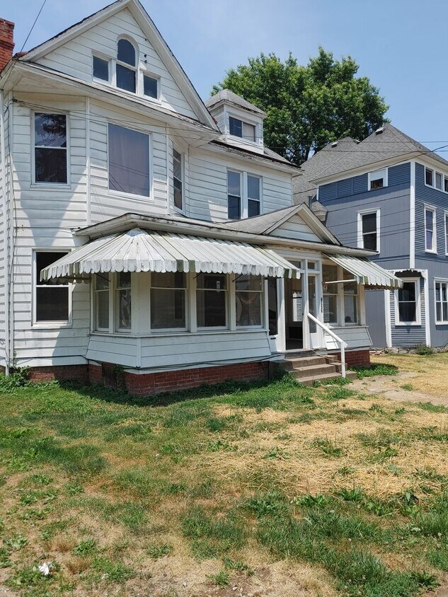 1027 Lynn St Unit 1027 Lynn Street, Parkersburg, WV 26101 Room for