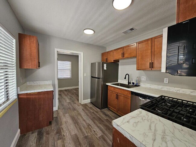 Foto del edificio - Fully fenced in Titusville